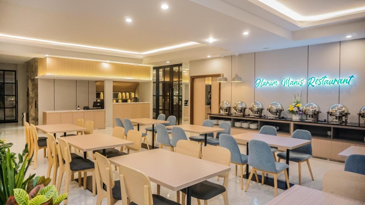 Front One King Hotel Tuban Tuban  Kültér fotó