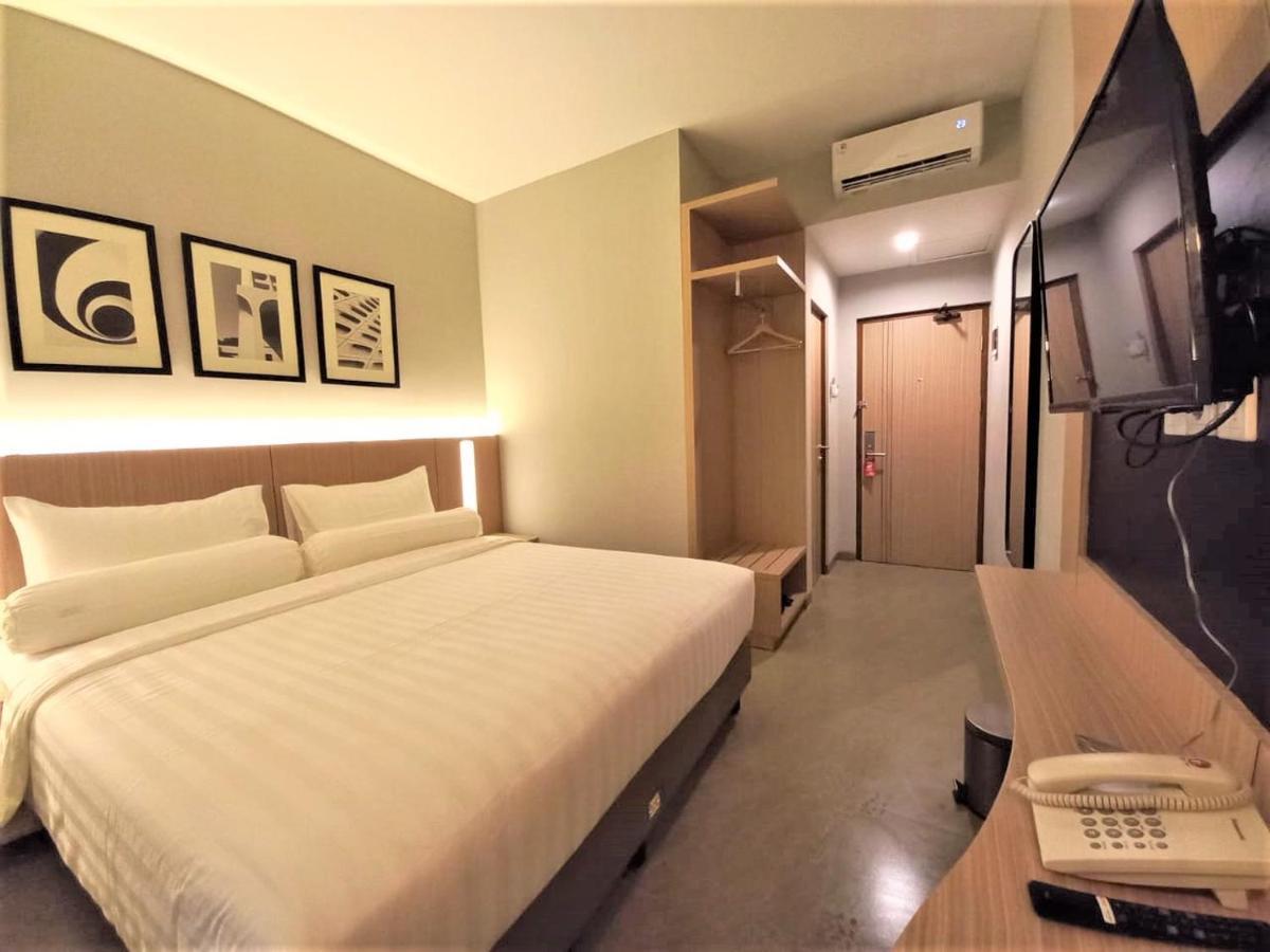 Front One King Hotel Tuban Tuban  Kültér fotó