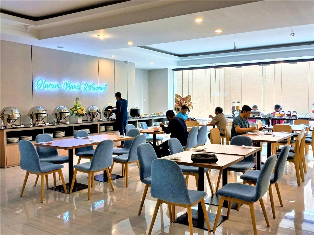 Front One King Hotel Tuban Tuban  Kültér fotó