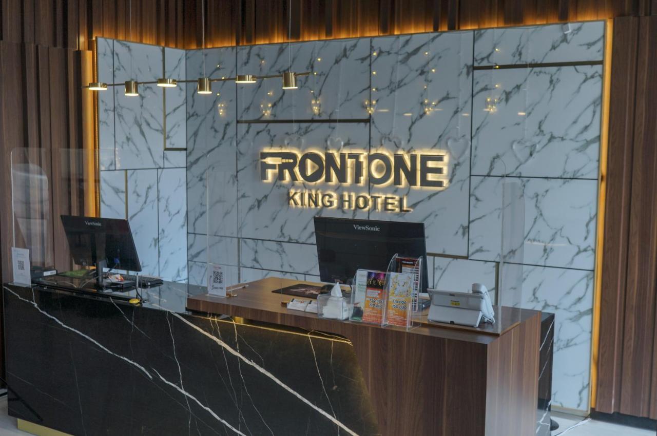 Front One King Hotel Tuban Tuban  Kültér fotó