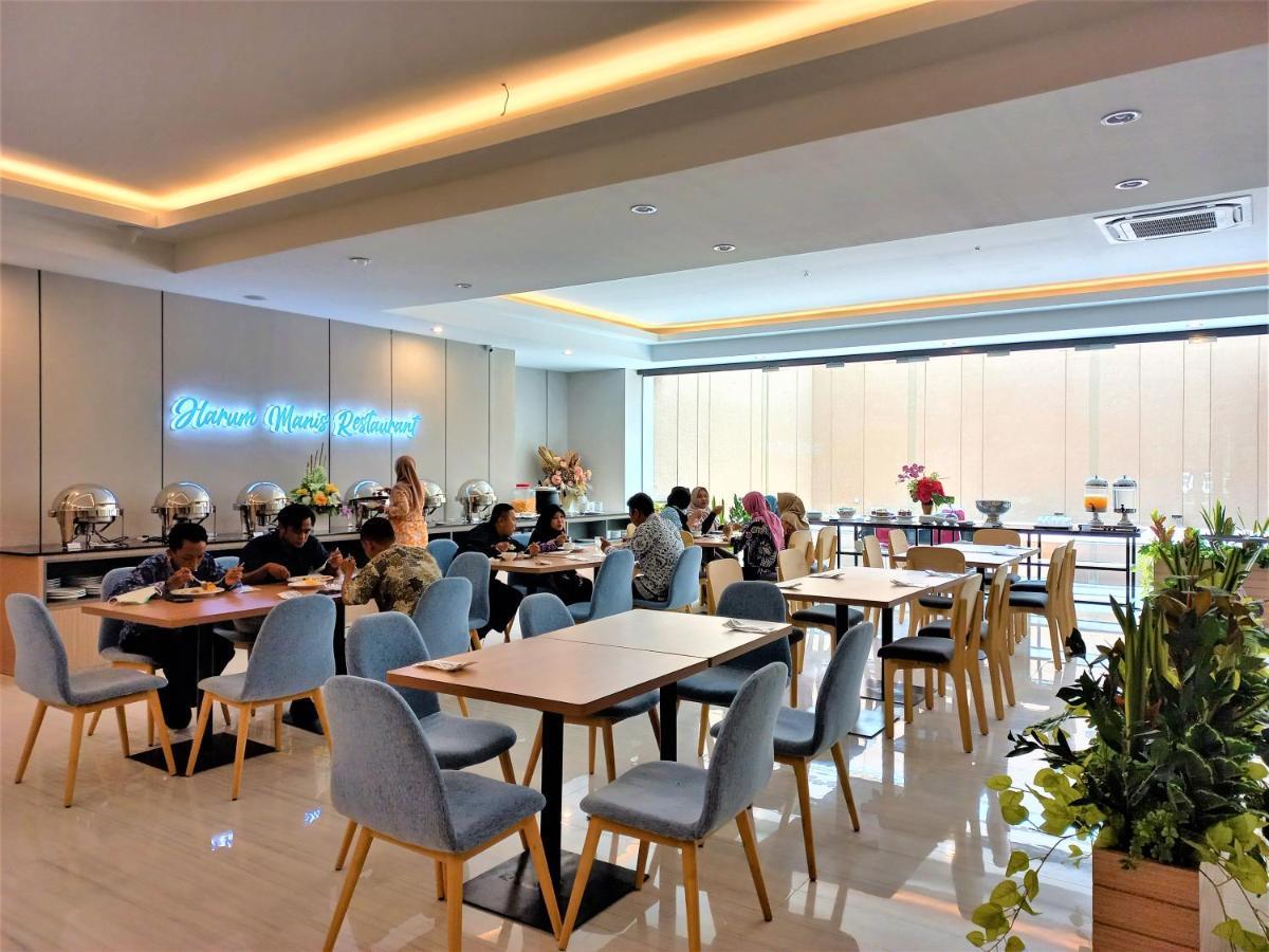 Front One King Hotel Tuban Tuban  Kültér fotó