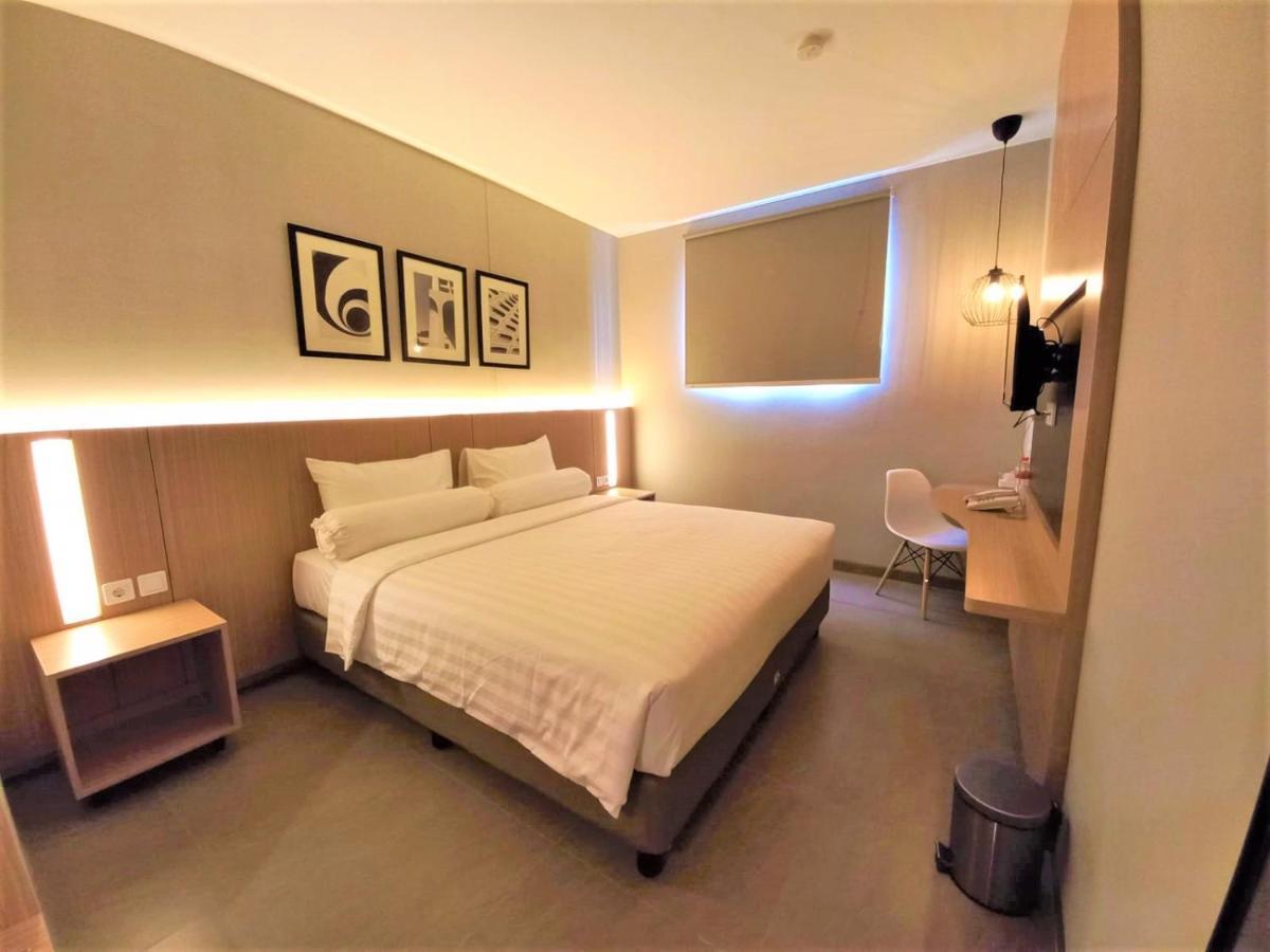 Front One King Hotel Tuban Tuban  Kültér fotó