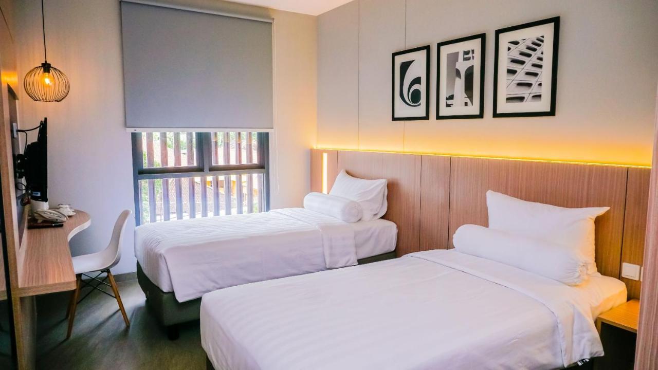 Front One King Hotel Tuban Tuban  Kültér fotó