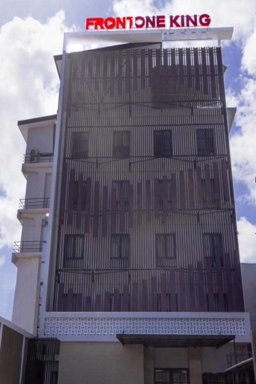 Front One King Hotel Tuban Tuban  Kültér fotó