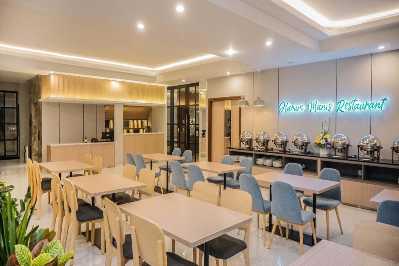 Front One King Hotel Tuban Tuban  Kültér fotó