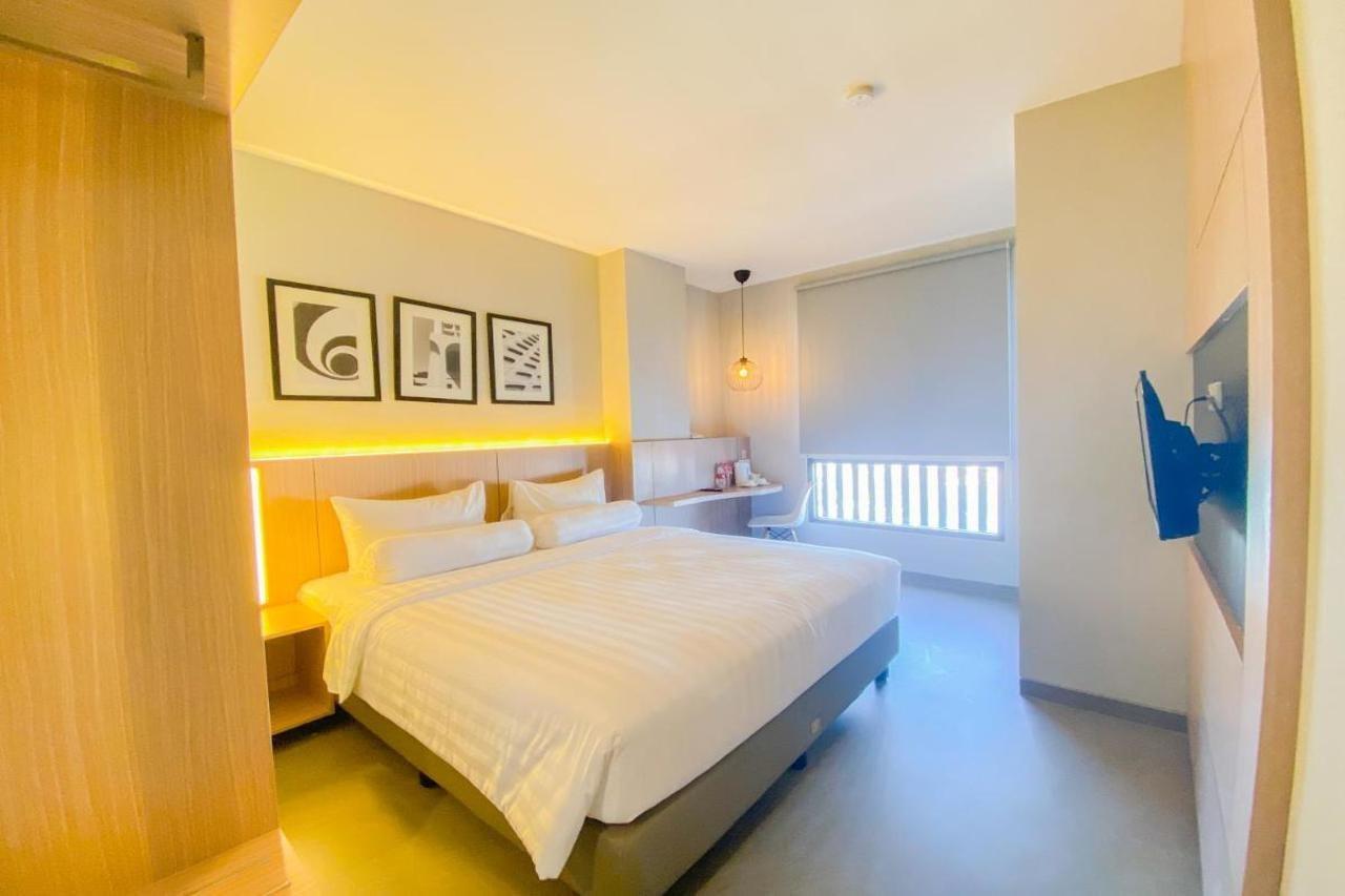 Front One King Hotel Tuban Tuban  Kültér fotó