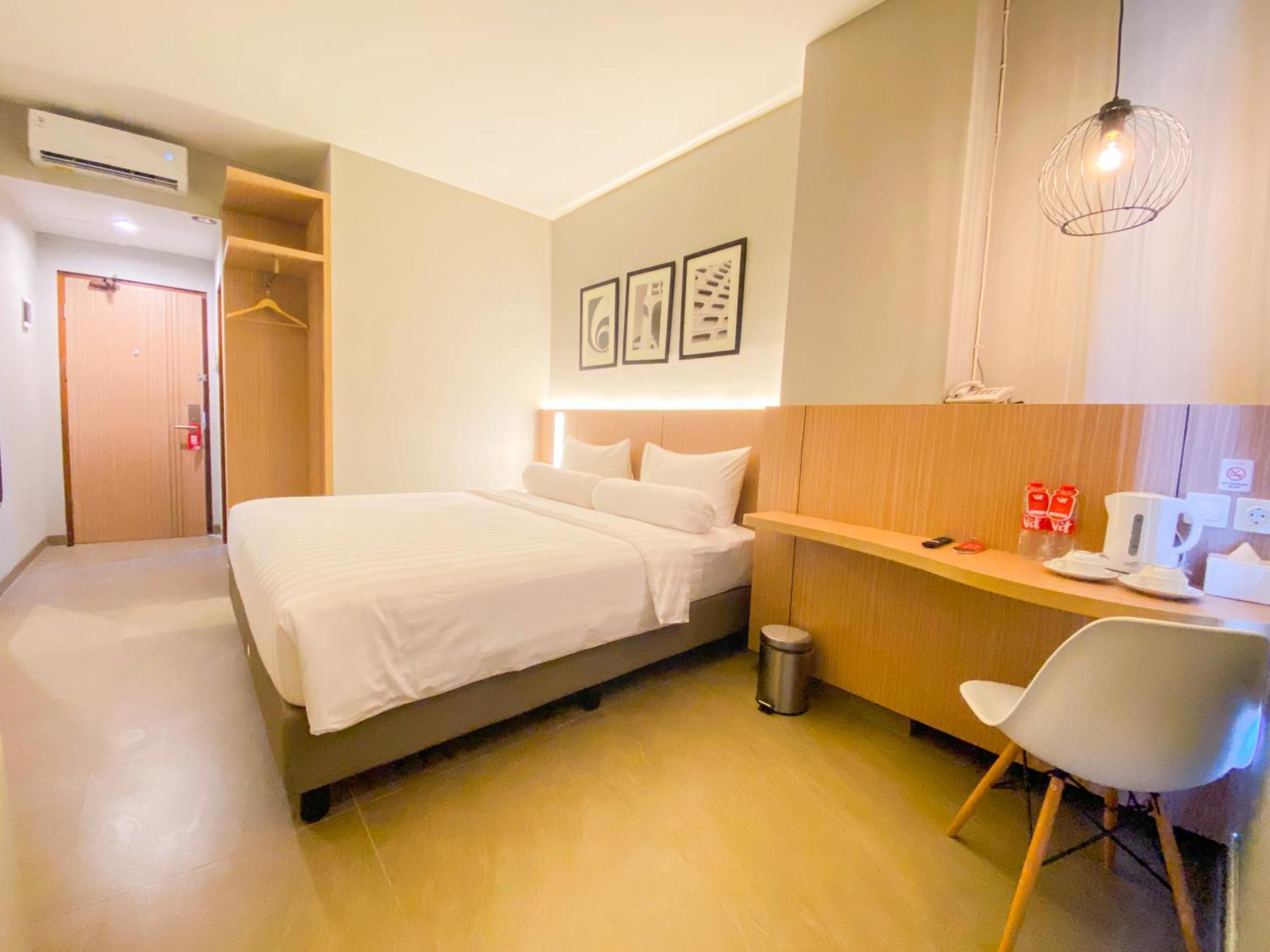Front One King Hotel Tuban Tuban  Kültér fotó