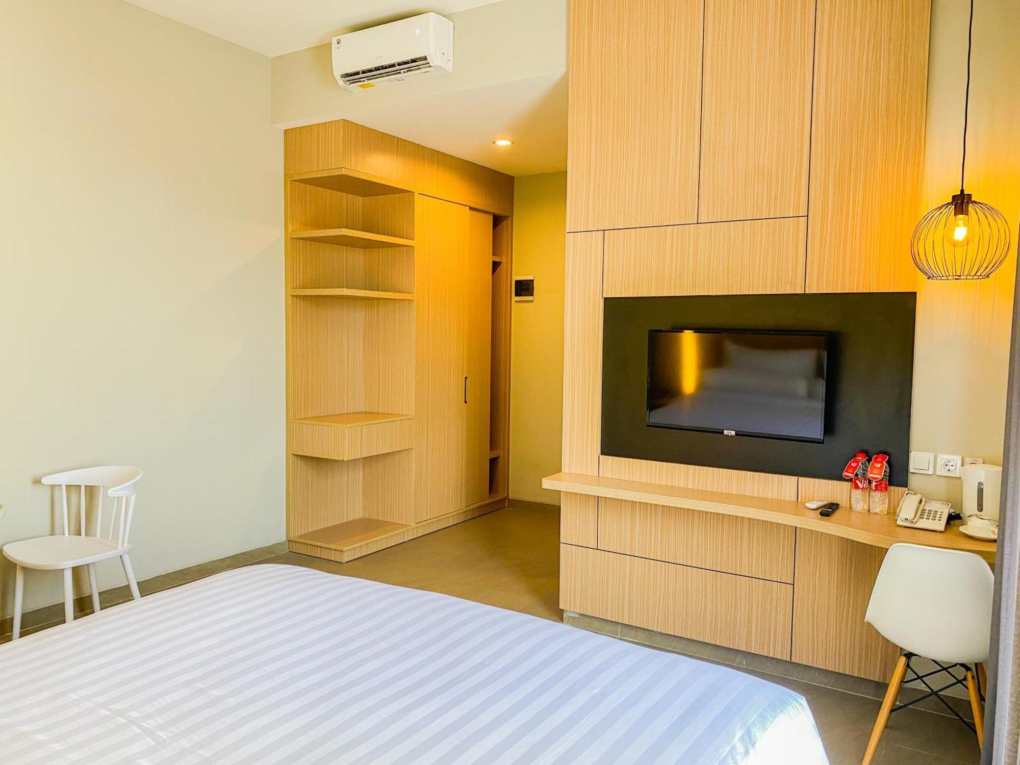 Front One King Hotel Tuban Tuban  Kültér fotó